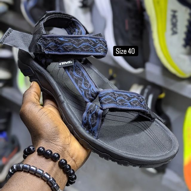 Takeer - Size 40 price 190,000. WhatsApp☎️ , &  
📍KARUME ILALA ✅ AVAILABLE.  NO FREE DELVERY.  & WhatsApp    Follow 