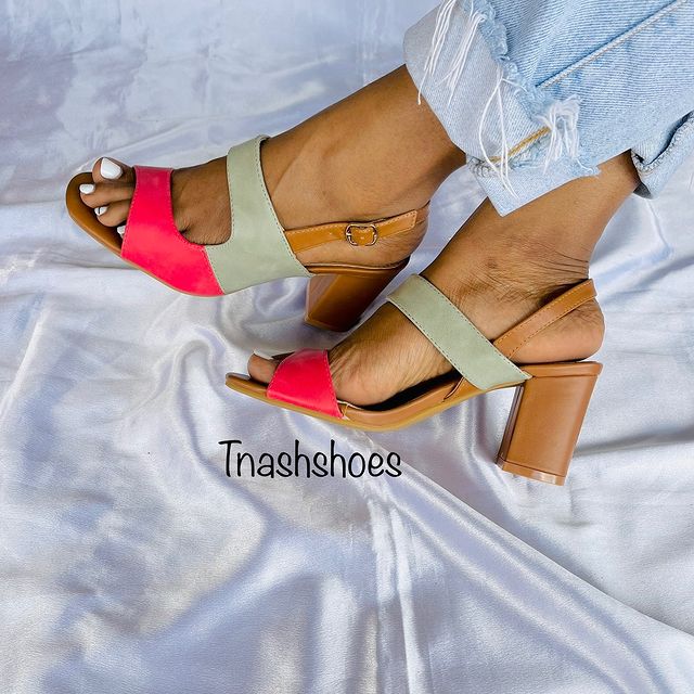 Takeer - Jamani ni casual BLOCK HEEL nzuuuri sana, haviumizi miguu
🌹Unavalia casual na official outfit 
💰: 65,000/-
👠: 38 Only
☎️: 
Tupo: Mlimani City Op...