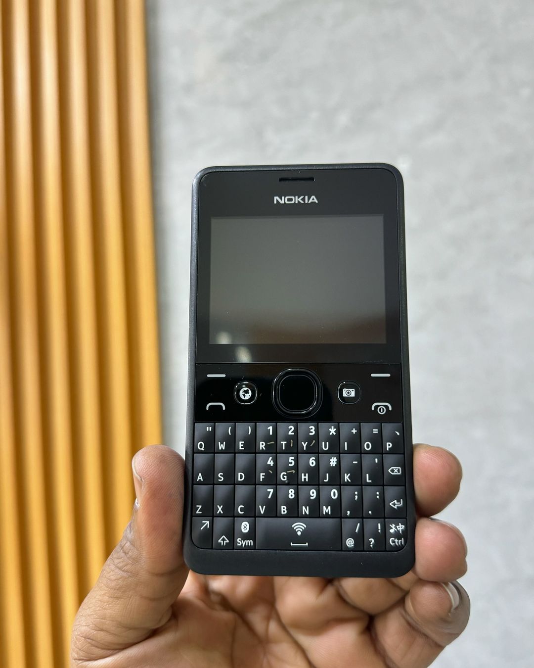 Takeer - Nokia Asha 210 double line. 
Bei 140000

