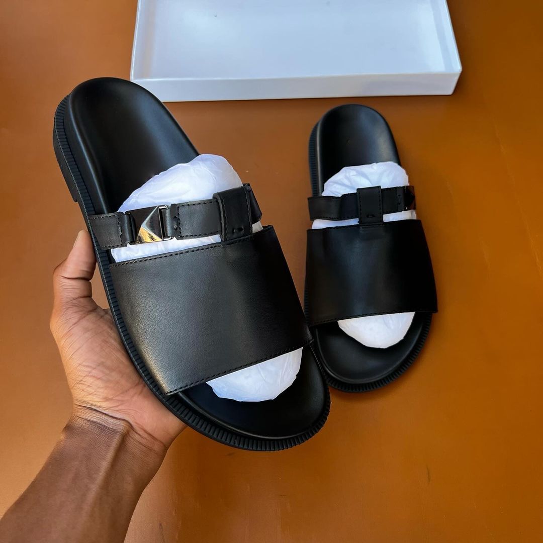 Takeer - ✅size 40- - - - - -45
✅Price Tsh 75,000
✅Unisex
✅🛍🎁📦
📍kariakoo congotower 📶2nd floor
☎️📲📞  ❌No free delivery 🚚🏍🛥