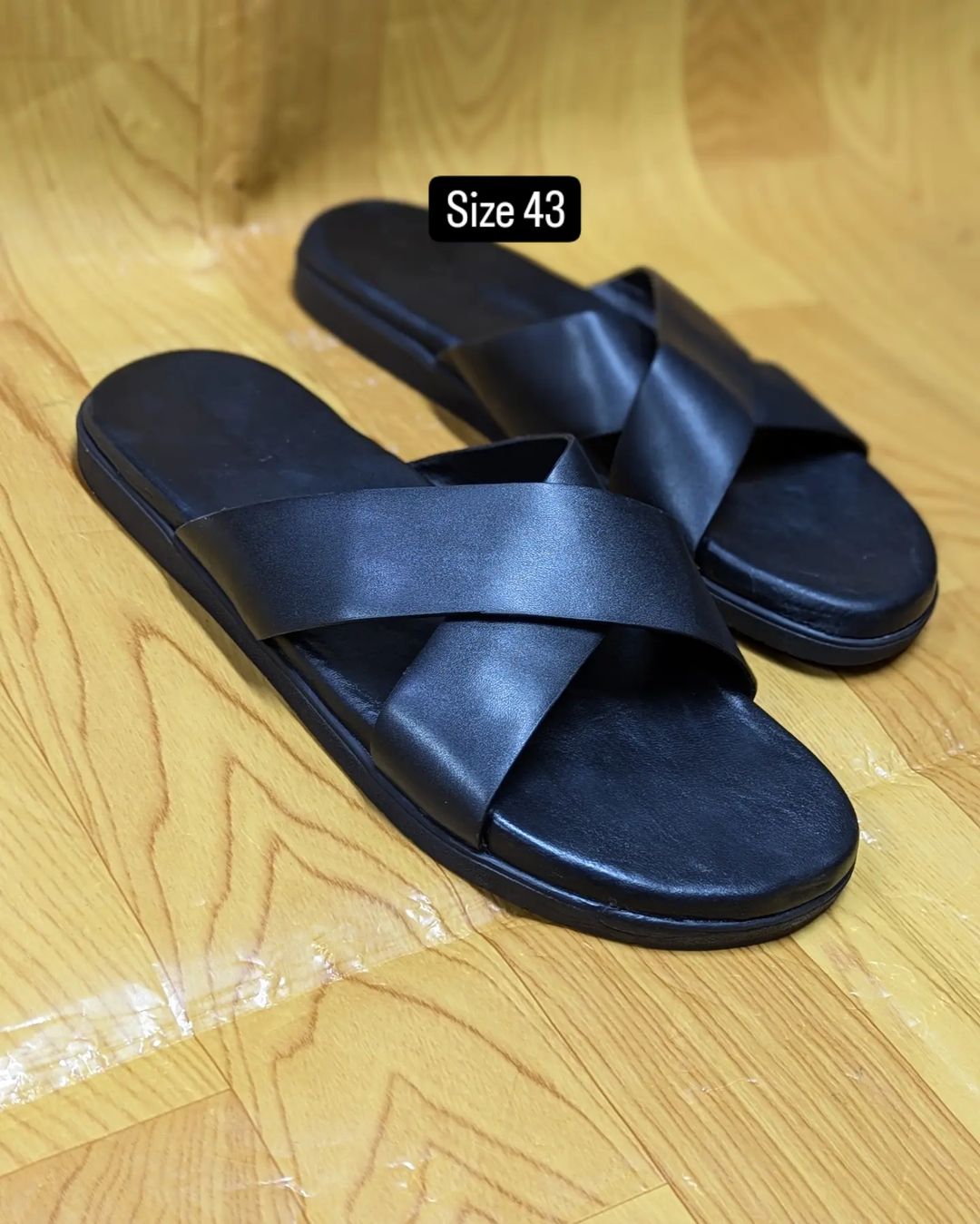 Takeer - Size 43  price 130,000. WhatsApp☎️ , &  
📍KARUME ILALA ✅ AVAILABLE.  NO FREE DELVERY.  & WhatsApp    Follow 