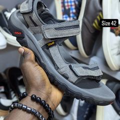 Takeer - Size 42  price 260,000. WhatsApp☎️  
📍KARUME ILALA ✅ AVAILABLE.  NO FREE DELVERY.  & WhatsApp    Follow 