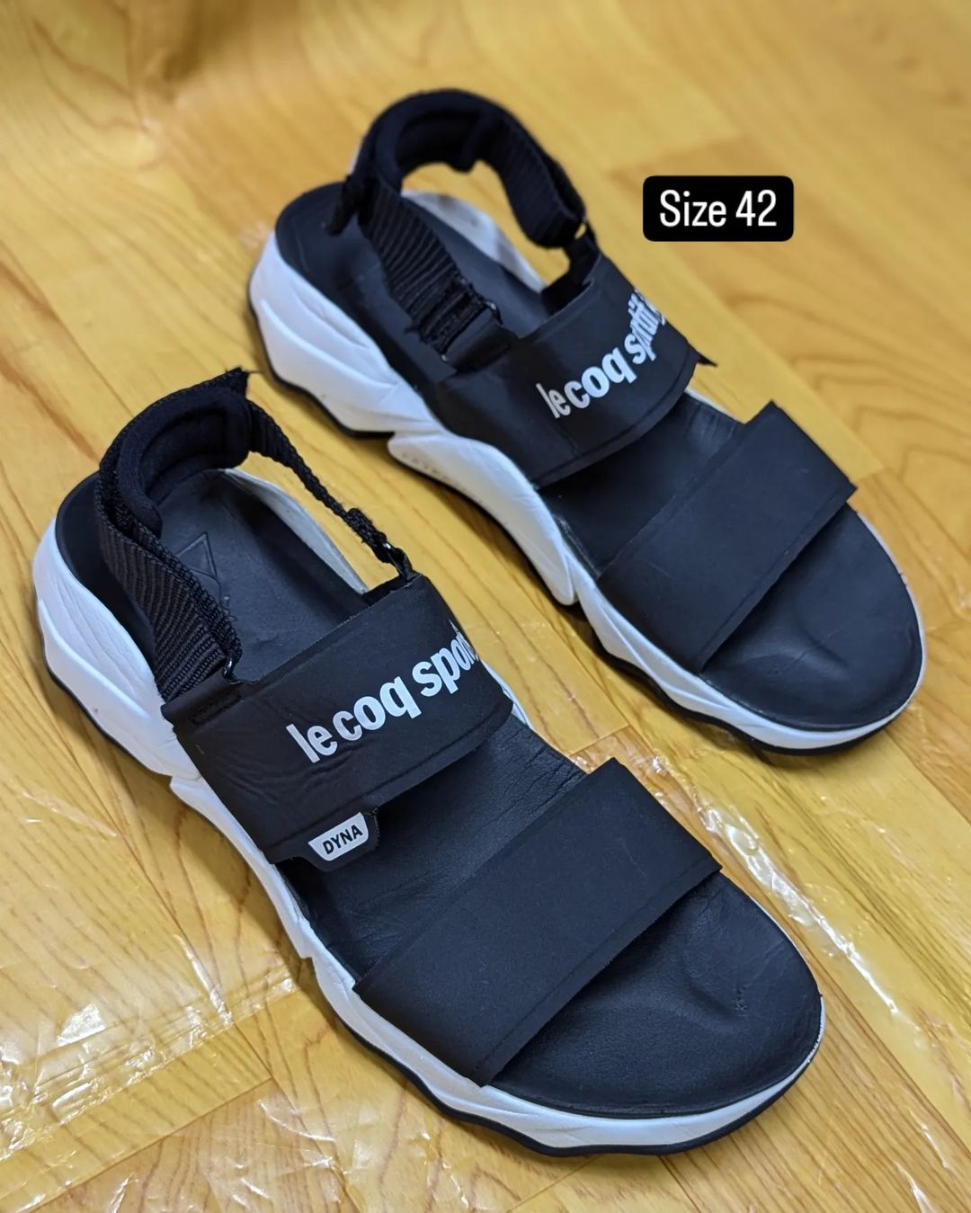 Takeer - Size 42  price 110,000. WhatsApp☎️  
📍KARUME ILALA ✅ AVAILABLE.  NO FREE DELVERY.  & WhatsApp    Follow 
