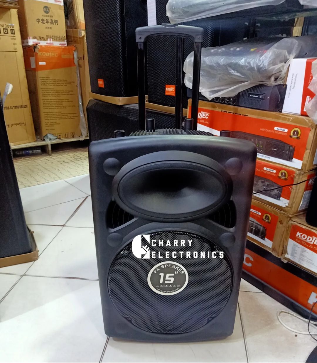 Takeer - 🎵 KODTEC Powerful Rechargeable PA Speaker 15 " inch with Wireless Mic🎶🎶
▪️ Bluetooth 
🔹USB 
▪️FM Radio 

FEATURES:- 
🔸Multi-function PA Speake...