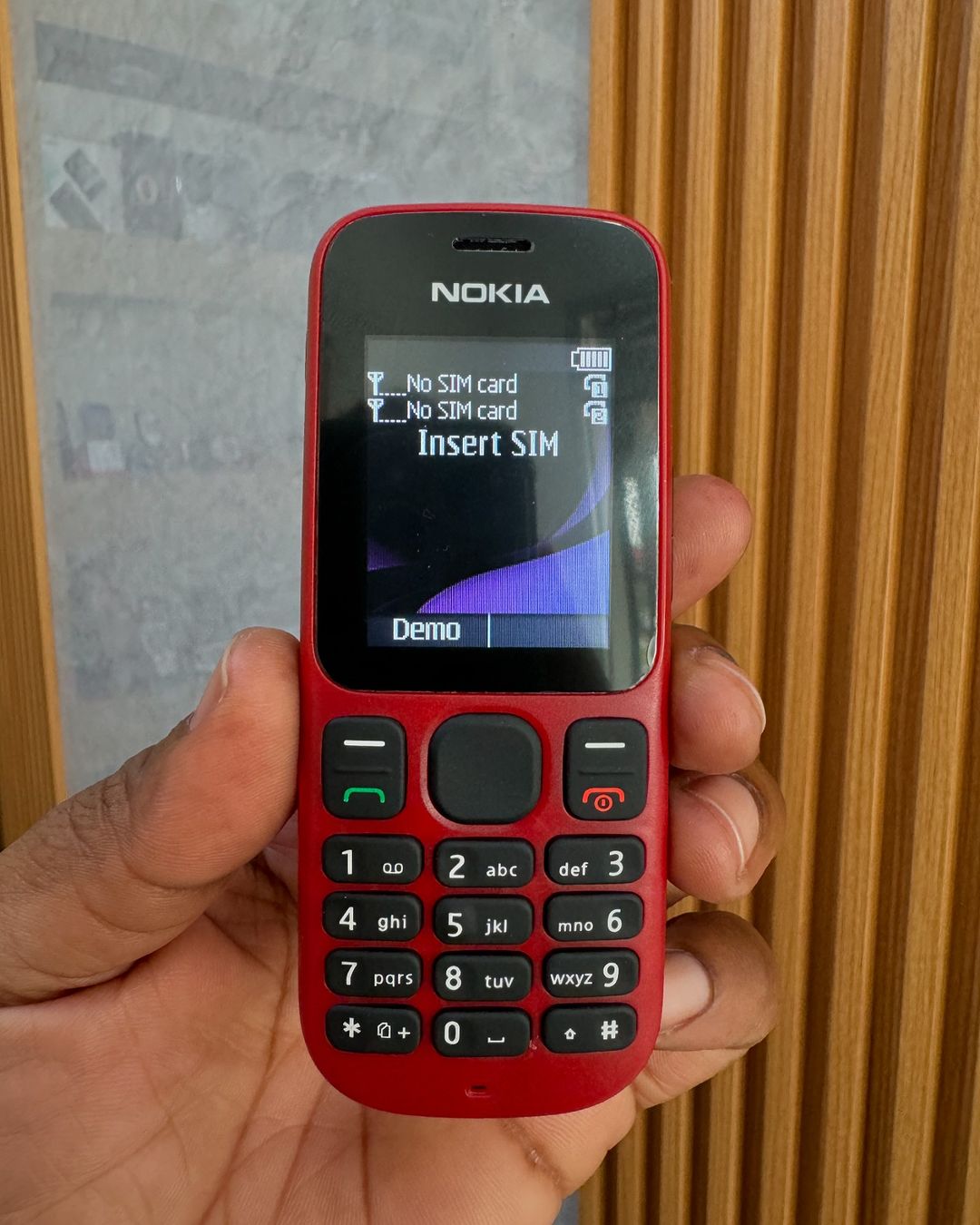 Takeer - Nokia 101 
Line mbili 

Bei 40000

Old model 
Old is gold 

