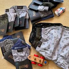 Takeer - •Boxer kali original quality sana🤗
•Size S, M, L, XL na 2XL
•Bei yake ni 12,000/= (Moja)😋
•WhatsApp/📞 📍K/Koo, mtaa wa MUHONDA na MANYEMA bango ...