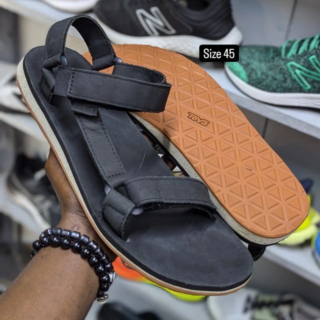 Takeer - Size 45  price 190,000. WhatsApp☎️ , &  
📍KARUME ILALA ✅ AVAILABLE.  NO FREE DELVERY.  & WhatsApp    Follow 