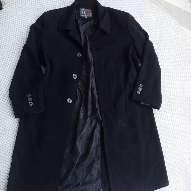 Takeer - Quality Trench Coat, size 16-18, 25,000
What's up 