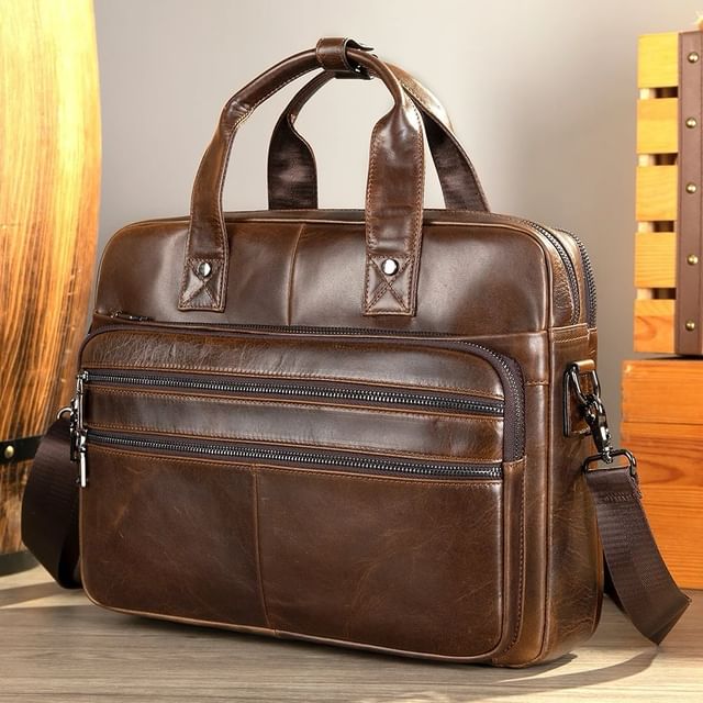 Takeer - Pure leather rahascoleather branded laptop briefcase available 

Price:280,000/=Tshs

Call:
Location:Kinondon mwanamboka opp mwanamboka udart entra...