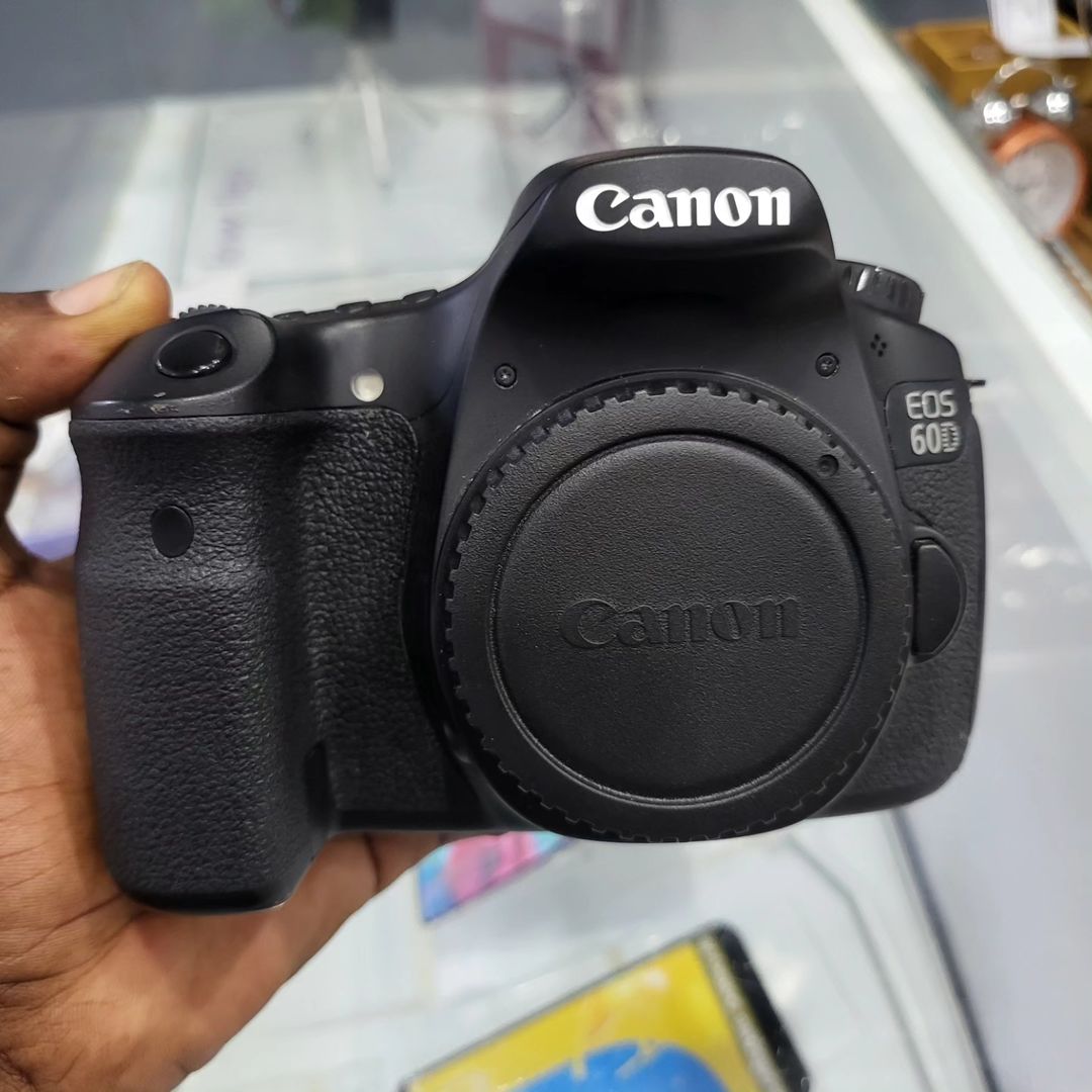 Takeer - Canon 60d body 
Bei 700k
