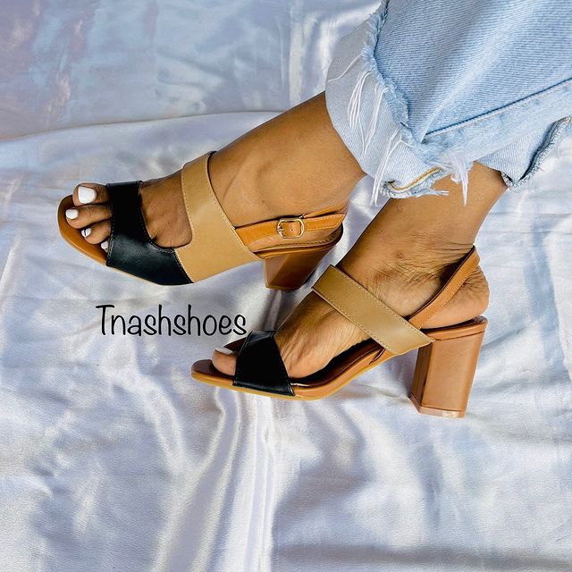 Takeer - Jamani ni casual BLOCK HEEL nzuuuri sana, haviumizi miguu
🌹Unavalia casual na official outfit 
💰: 65,000/-
👠: 38 Only
☎️: 
Tupo: Mlimani City Op...