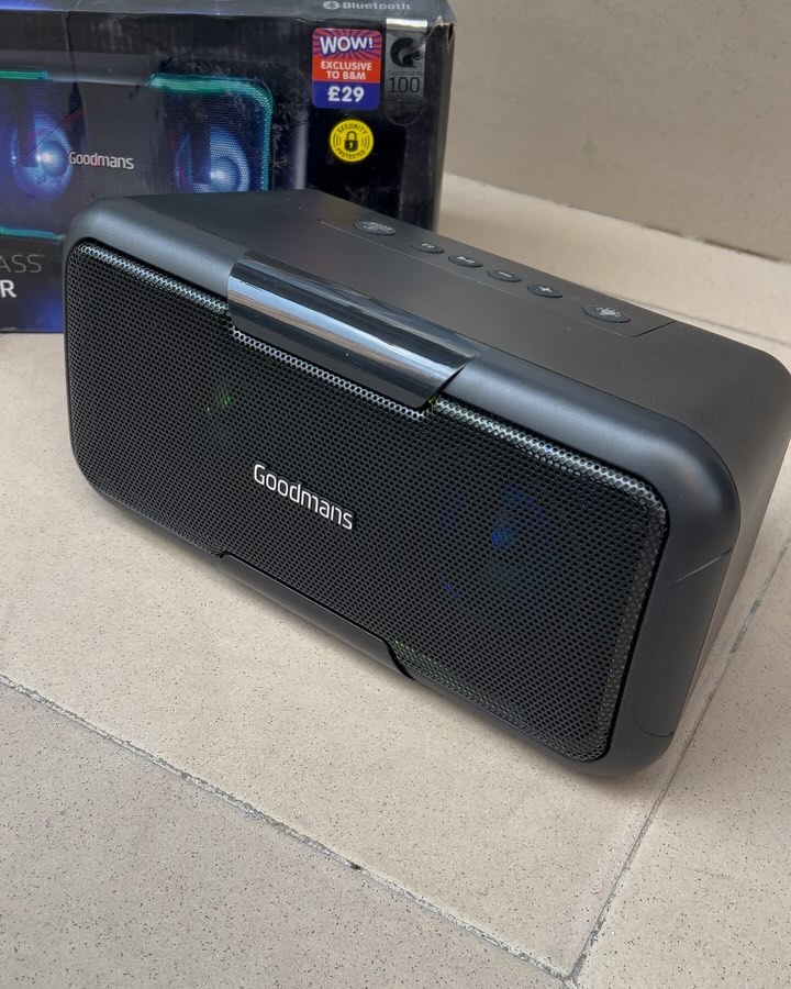 Takeer - Goodmans Bluetooth &flash speaker 

Bei 110,000