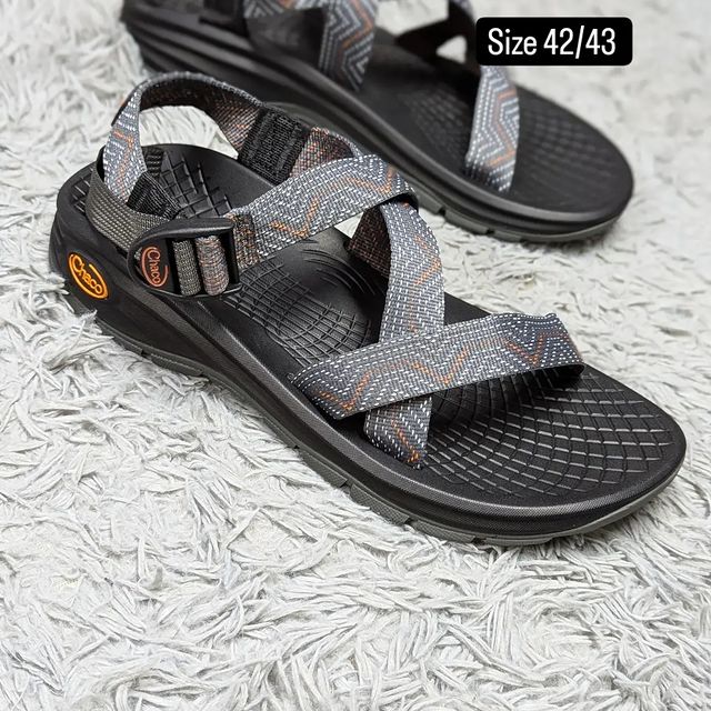 Takeer - Size 42/43  price 270,000. WhatsApp☎️  
📍KARUME ILALA ✅ AVAILABLE.  NO FREE DELVERY.  & WhatsApp    Follow 
