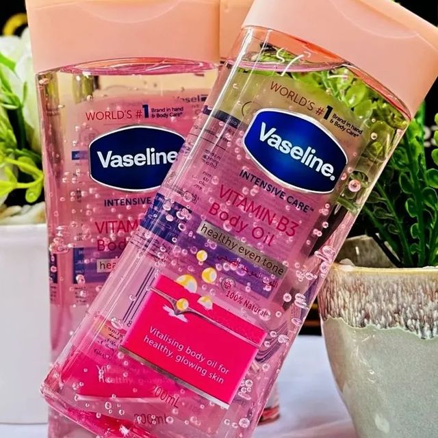 Takeer - VASELINE VITAMIN B3 BODY OIL
👨‍🦯Best body oil yenye niaciamide ndani ake, tamu saana katika moisturization ya ngozi
👨‍🦯Inazuia ngozi isipoteze ...