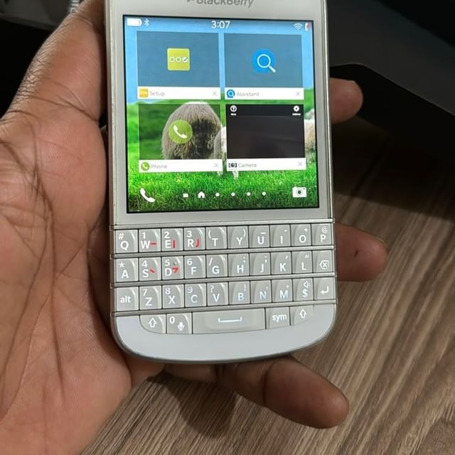 Takeer - Blackberry Q10 

Tuna offer 220k 

