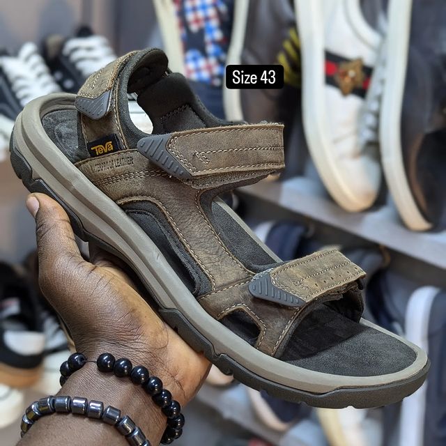 Takeer - Size 43 price 260,000. WhatsApp☎️  
📍KARUME ILALA ✅ AVAILABLE.  NO FREE DELVERY.  & WhatsApp    Follow 