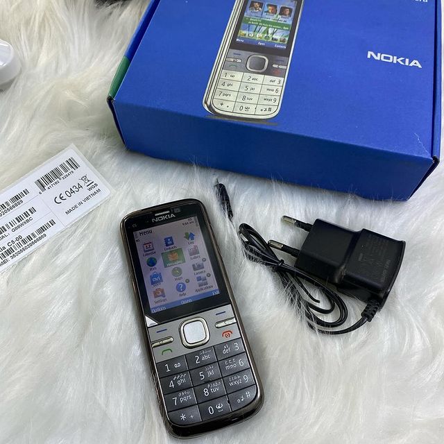 Takeer - Nokia C5 single line 
Bei 90000

