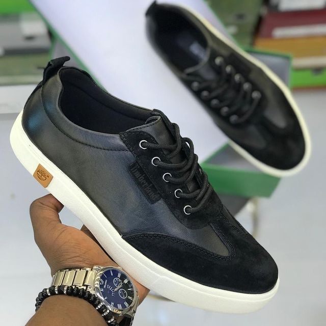 Takeer - size 40-45
dar free delivery
call/whatsapp mikoa yote tunatuma