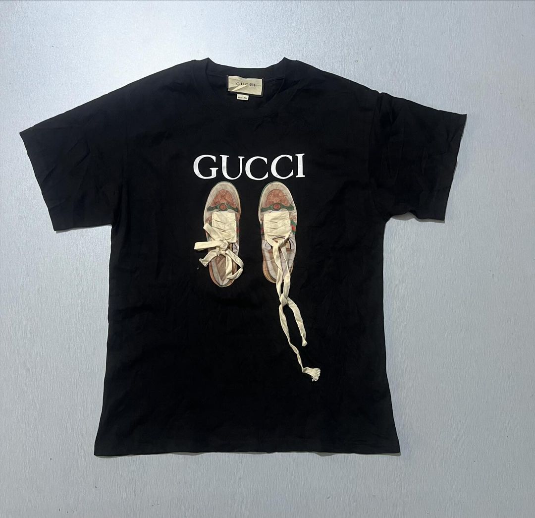 Takeer - Tshirt🔥🔥 👉Size :M
 
◽️Price : Tshs 30,000 

◽️📲/Whatsapp  

◽️📍📍Location: Mlimani City Nearby Kakobe church.