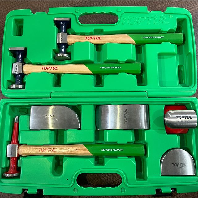 Takeer - AUTO BODY REPAIR TOOL TOPTUL 

Tool ya kunyooshea body ya gari.

-325,000/-