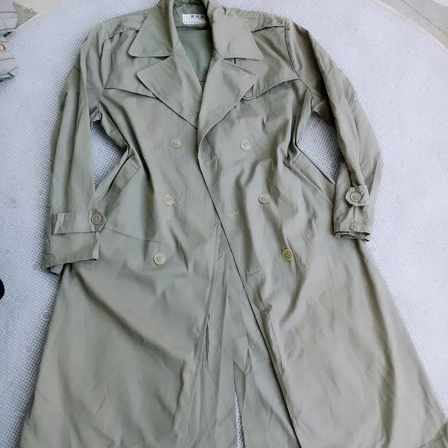 Takeer - Trench Coat nzuri, size 16, 22,000
What's up 