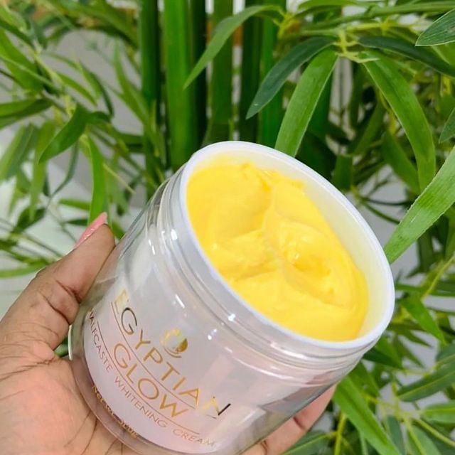 Takeer - EGYPTIAN GLOW CREAM
55,000/=
UNATAKA KUA MWEUPE ?? Basi hii kitu ni 🔥🔥
🍀Unakua na kaweupe flani hivi ka rangi ya chungwa
🍀Rangi moja mwili mzim...