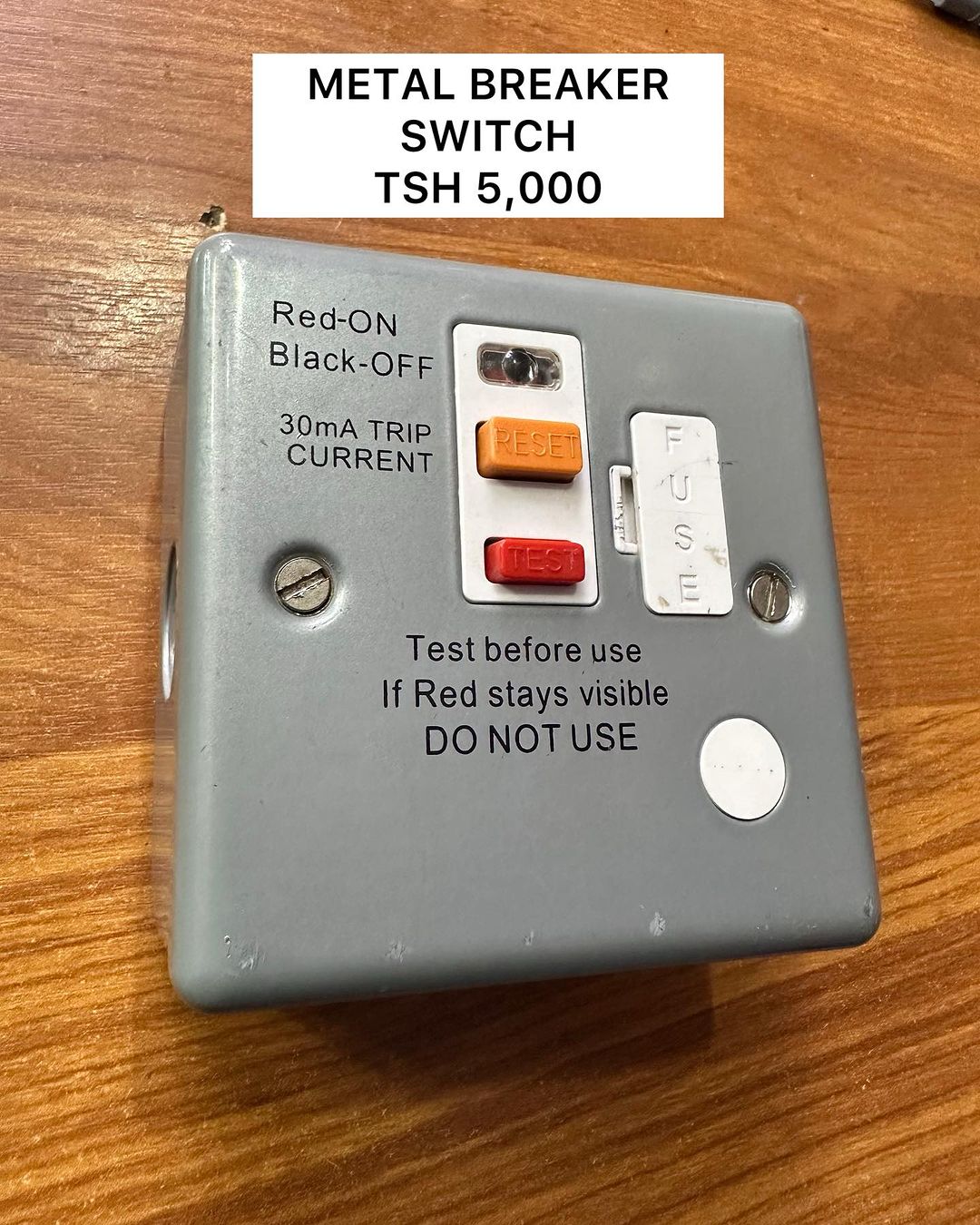 Takeer - METAL SWITCH ZA CHUMA ZIPO

BREAKER SWITCH
BEI TSH 5,000

WASILIANA NASI 
SIMU NAMBA  NAMBA #
LOCATION 
TUPO SINZA KOMANYOLA 
SHEKILANGO ROAD 

MKO...