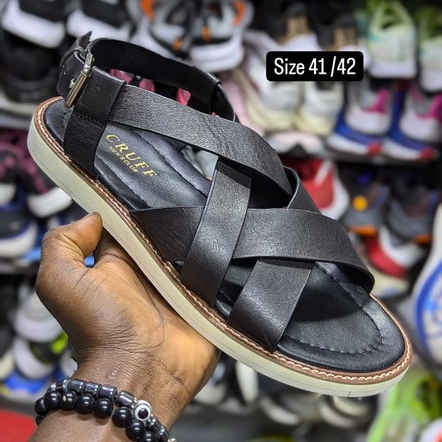 Takeer - X❌❌ sold ❌ Size 41/42 price 120,000. WhatsApp☎️  
📍KARUME ILALA ✅ AVAILABLE.  NO FREE DELVERY.  & WhatsApp    Follow 
