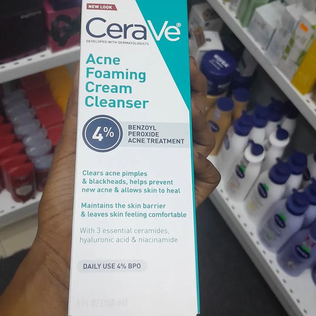 Takeer - CERAVE ACNE FOAMING CLEANSER 
🔥 ni wash inayoondoa chunusi, black head
🔥 inasaidia kurudisha ngozi kwenye ualisia wake na haichubui
🔥 Haiachi ng...