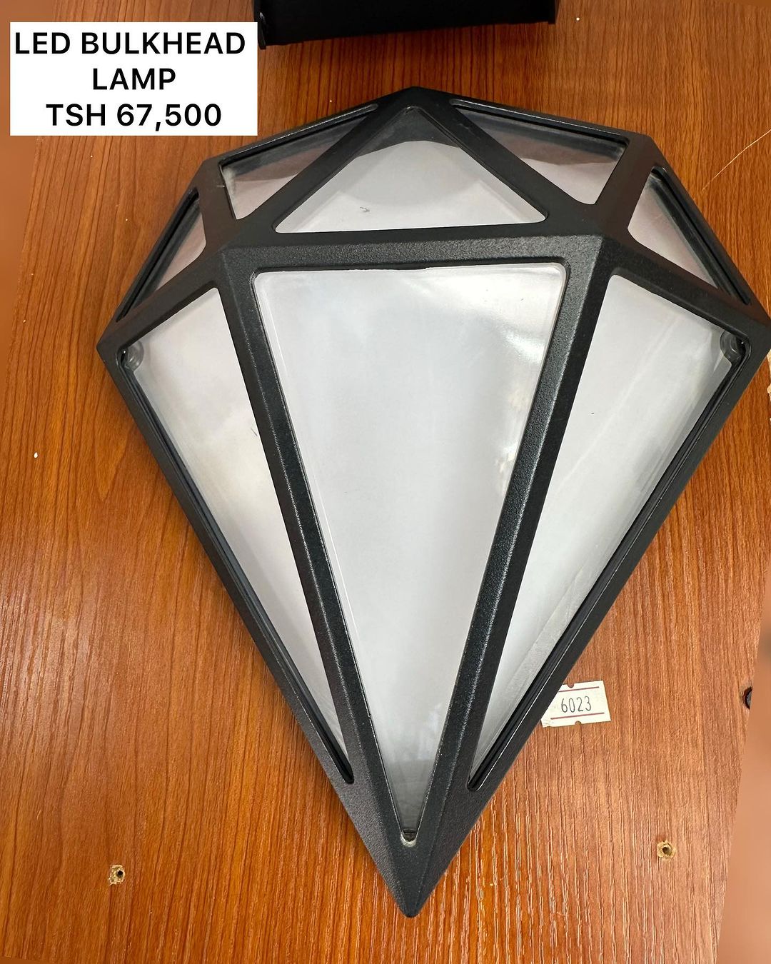 Takeer - LED WALL LIGHT ZIPO

INAWAKA MWANGA WA WARM,
INA MWANGA WA KUTOSHA, NZURI SANA
HAITUMII UMEME MWINGI
UNAWEZA KUFUNGA NDANI CORRIDOR, UKUTA WA NYUMB...