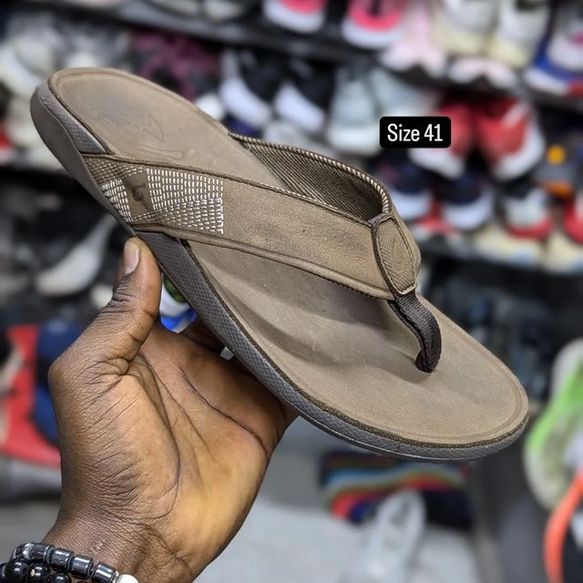 Takeer - ,❌❌ sold ❌❌Size 41 price 85,000. WhatsApp☎️  
📍KARUME ILALA ✅ AVAILABLE.  NO FREE DELVERY.  & WhatsApp    Follow 