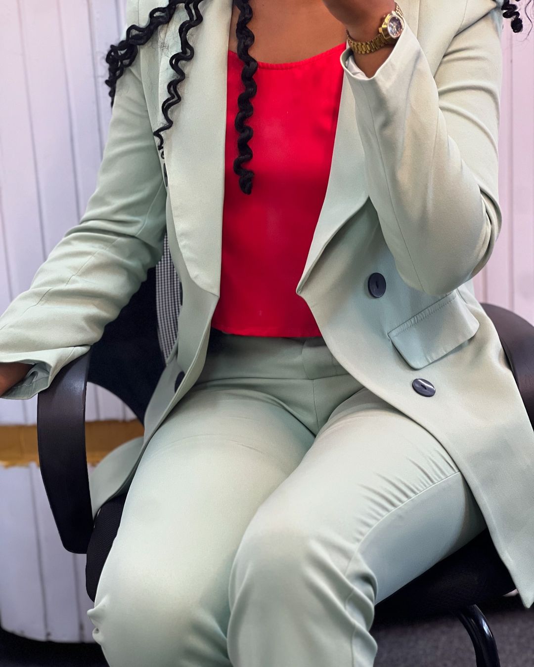 Takeer - NEW suit from Turkey
Size:36-48
Price:250,000tsh

Location:Sinza kamanyola
Call/whtsup 
Dar unaletewa mpaka ulipo na mikoani tunatuma kwa uaminifu ...