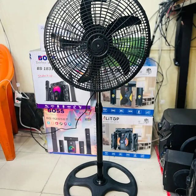 Takeer - Offer offer offer fan black 
Upepo mkubwa 
Haipigi kelele 
Price 85,000