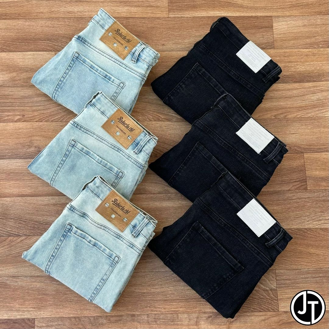 Takeer - Plain Denim Jeans Available.|Slimfit Stretch.
Size.|__________________________________________________
Price 30,000/=Tsh
Calls/watsapp 📞
_________...