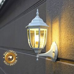 Takeer - WALL LIGHT INDOOR & OUTDOOR ♻️♻️♻️
Waterproof 100%.
Inatumia bulbs 
Ni ngumu na imala (material/chuma)
APPLICATION 
Sitting room, show case, corrid...