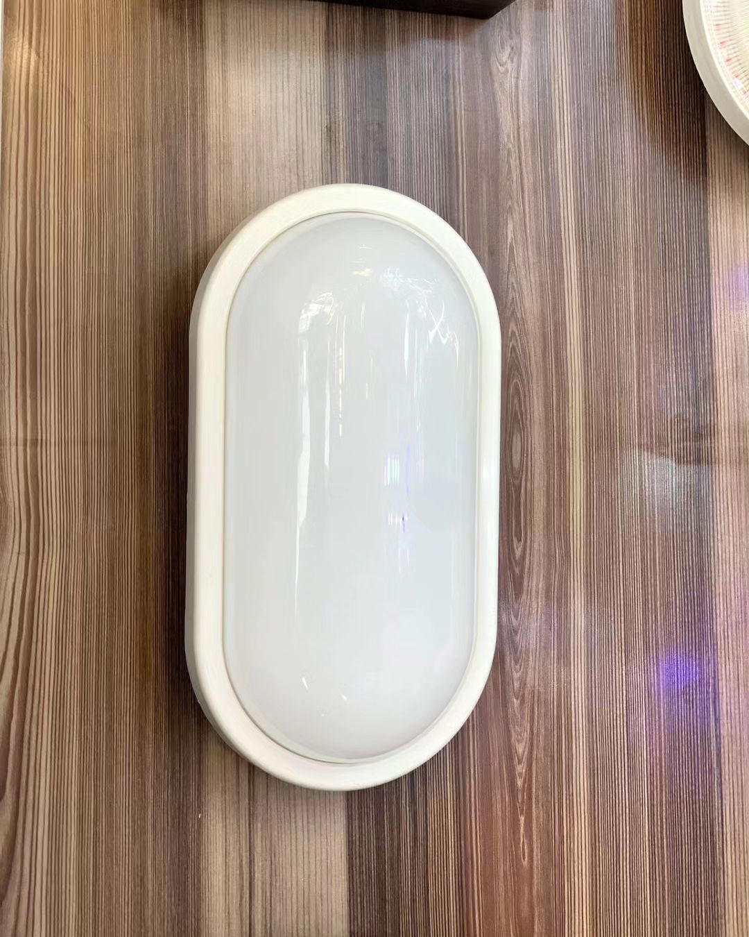 Takeer - LED Outdoor wall light ( white brightness ) Available  

• Taa hii Unafunga nje kwenye Kuta za Fensi, Nyumba, Duka, Restaurant, Saloon, Barazani, K...