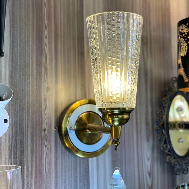 Takeer - Indoor wall light ( Inatumia bulb ) Available  

• Taa hii Unafunga Sebureni, Chumbani, Dining room, Ofisini, Dukani, Restaurant, Koridoni, Jikoni,...