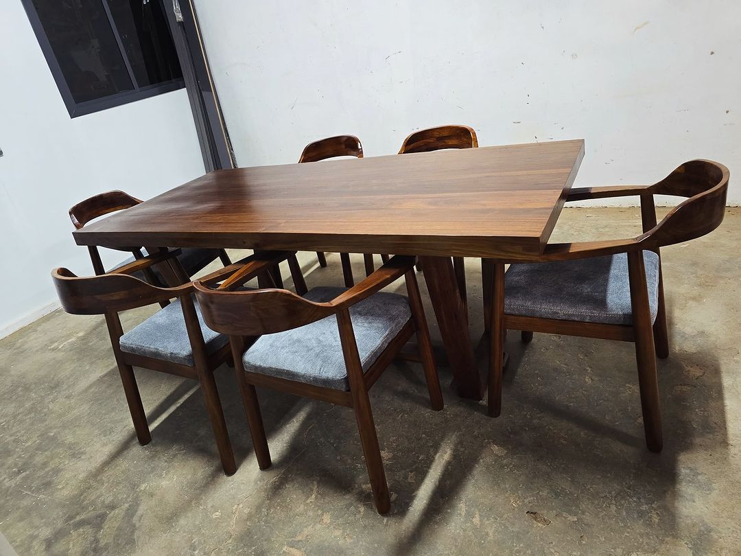 Takeer - Mninga dinning table set
Price: 2,600,000/-
Call, /