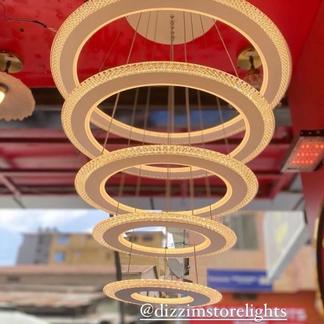 Takeer - LOYAL RING HANGING LIGHT 🧿🧿

WARM WHITE &WHITE NA OFF WHITE 
Pendezesha Zehemu zako Za 
Stairs , Shop,  Restaurant,hotel, Home ;sebuleni, Dinning...