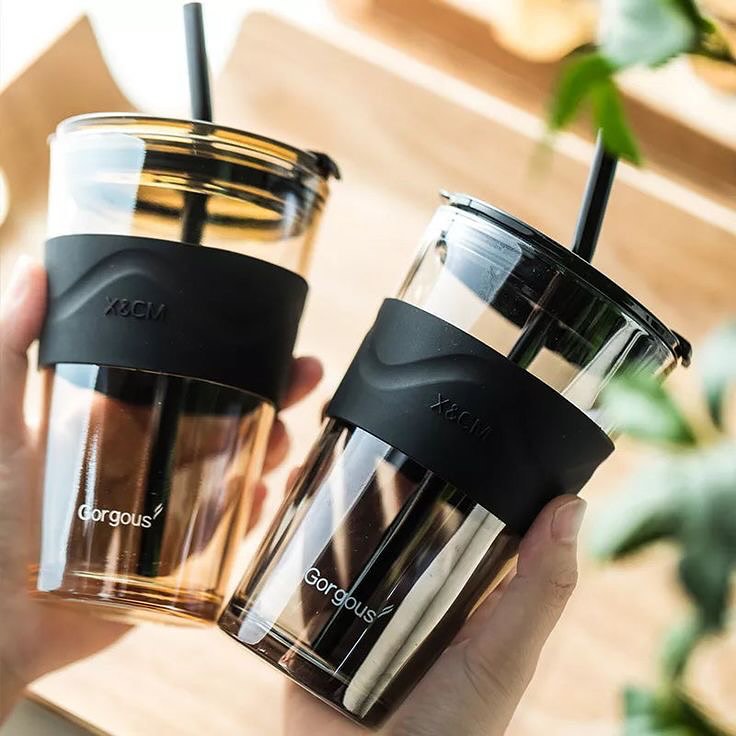 Takeer - Glass Tumbler available 
 👌

🔹For Juice, Milkshakes, Iced Coffee/Tea n.k.

▪️It Comes with:-
🔸Glass tumbler 
🔸Lid
🔸Straw
🔸Removable rubber ho...