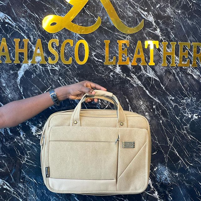 Takeer - Waterproof laptop handbag available now at a discounted price

Price:85,000/=Tshs

Call:
Location:Kinondon mwanamboka