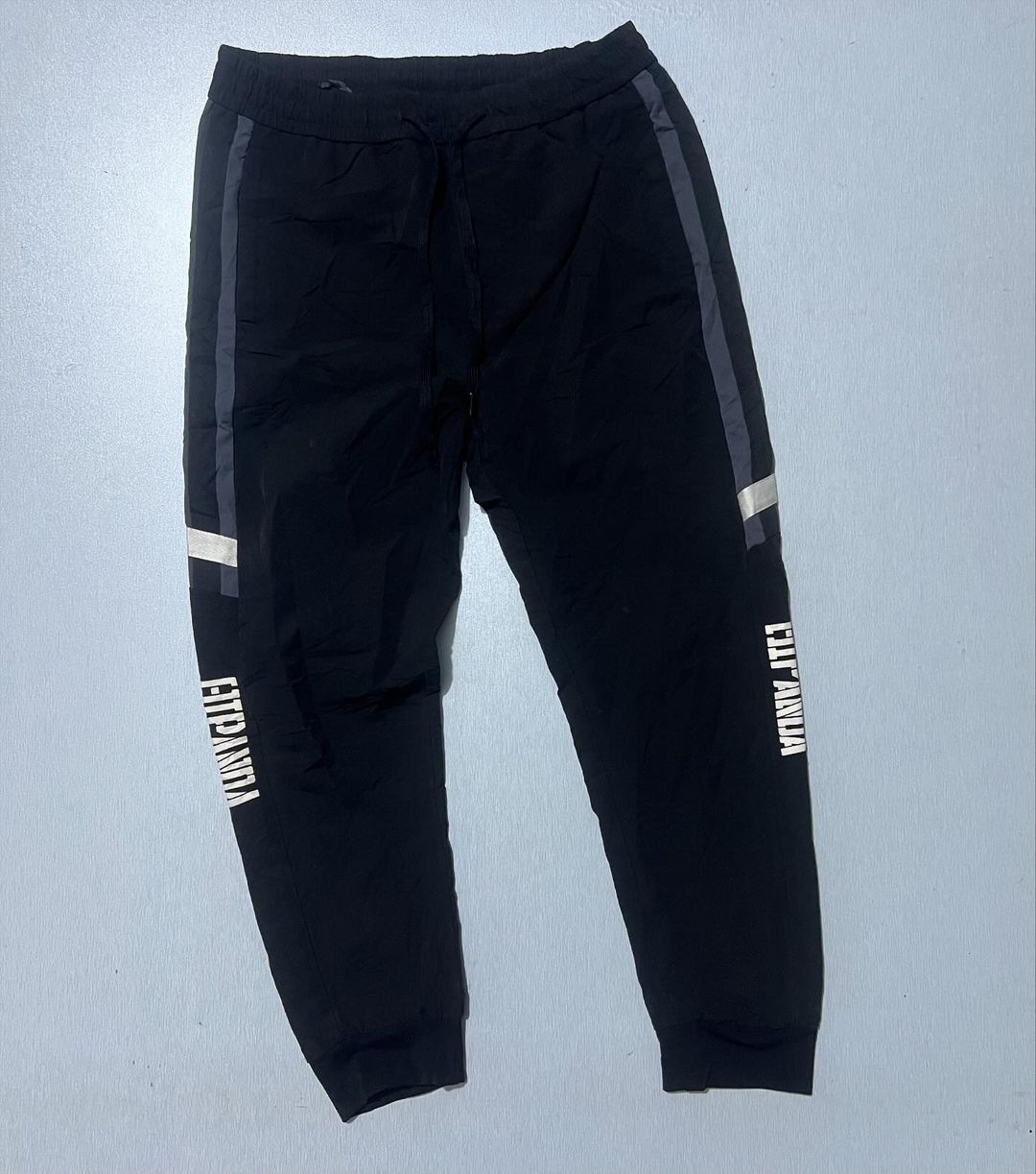 Takeer - Jogger pants🔥🔥 👉Size :34
 
◽️Price : Tshs 35,000 

◽️📲/Whatsapp  

◽️📍📍Location: Mlimani City Nearby Kakobe church.