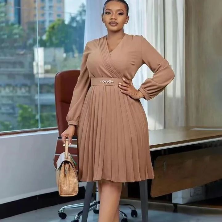 Takeer - Dress kali karibuni mpendeze tsh 40000tu 
Size M,  L,  XL,  XXL
Sweap left kuona rangi zingine 
WhatsApp 