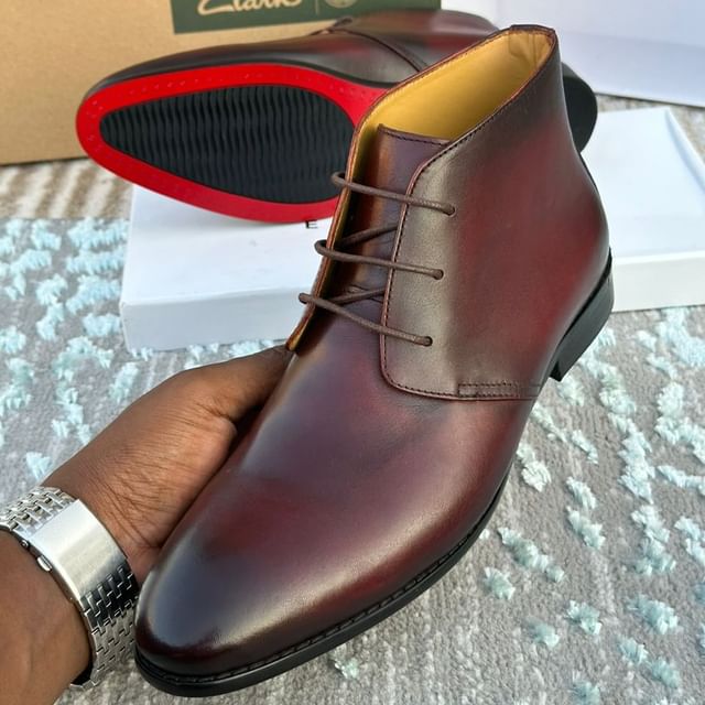 Takeer - Available  Leather 
SIZE  39- 40- 41- 42- 43- 44- 45-46
Price  Tsh.140,000/=
Call/Whatsapp 📞#   
DELIVERY  JUU  YA  MTEJA 
TUNATUMA MIKOA YOTE