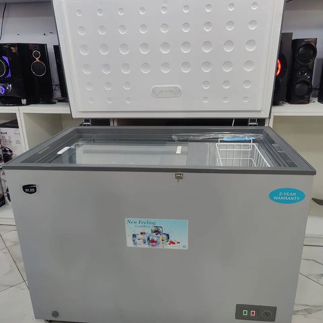 Takeer - Mr UK chest freezer available 300ltr
Warranty 2year 
Price 👉 950,000
Free delivery 🚚 
Call me 📞 