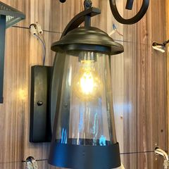 Takeer - Outdoor wall light ( Inatumia bulb ) Available  

• Taa hii Unafunga nje kwenye Kuta za Nyumba, Fensi, Restaurant, Shopping malls, Hotel, Garden, n...