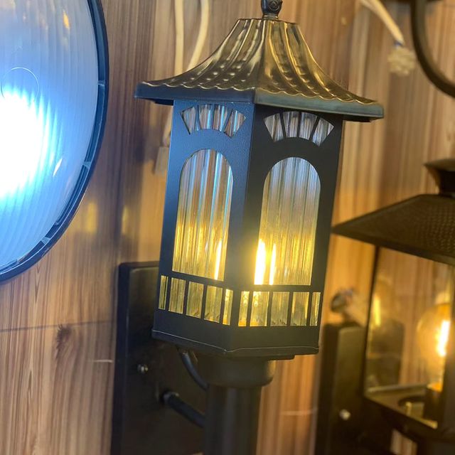 Takeer - Outdoor wall light ( Inatumia bulb ) Available  

• Taa hii Unafunga nje kwenye Kuta za Nyumba, Fensi, Restaurant, Shopping malls, Hotel, Garden, n...