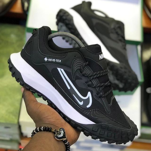 Takeer - •LOCATION  KARIAKOO MTAA MUHONDA NA KONGO 

•SIZE 40------45

•PRICE_____90000/= 

•DELIVERY TUNAFANYA MIKOA YOTE TANZANIA NA NDANI YA MJI KWA GHAR...