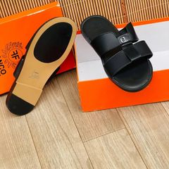 Takeer - Price/BEI 70000 tu

size ni 40 to 45

To place an order;
1.Send a direct Dm on instagram
2.Whatsapp or call 
3.Walk into our store at Congo tower k...