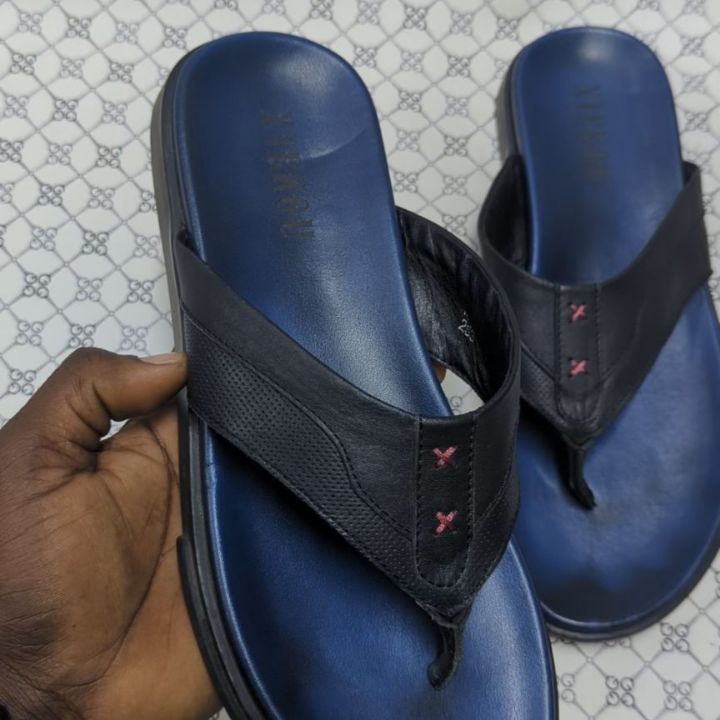 Takeer - Size 42  price 85,000. WhatsApp☎️  
📍KARUME ILALA ✅ AVAILABLE.  NO FREE DELVERY.  & WhatsApp    Follow 